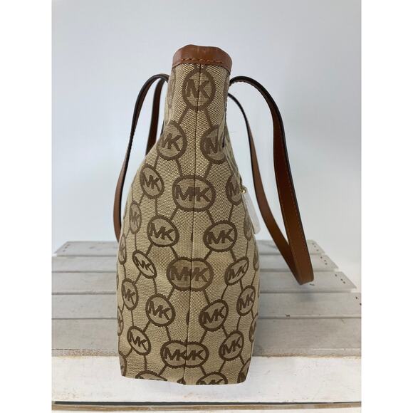 MICHAEL KORS, NWT LARGE CANVAS SIGNATURE PRINT SHOULDER BAG - Picture 3 of 16